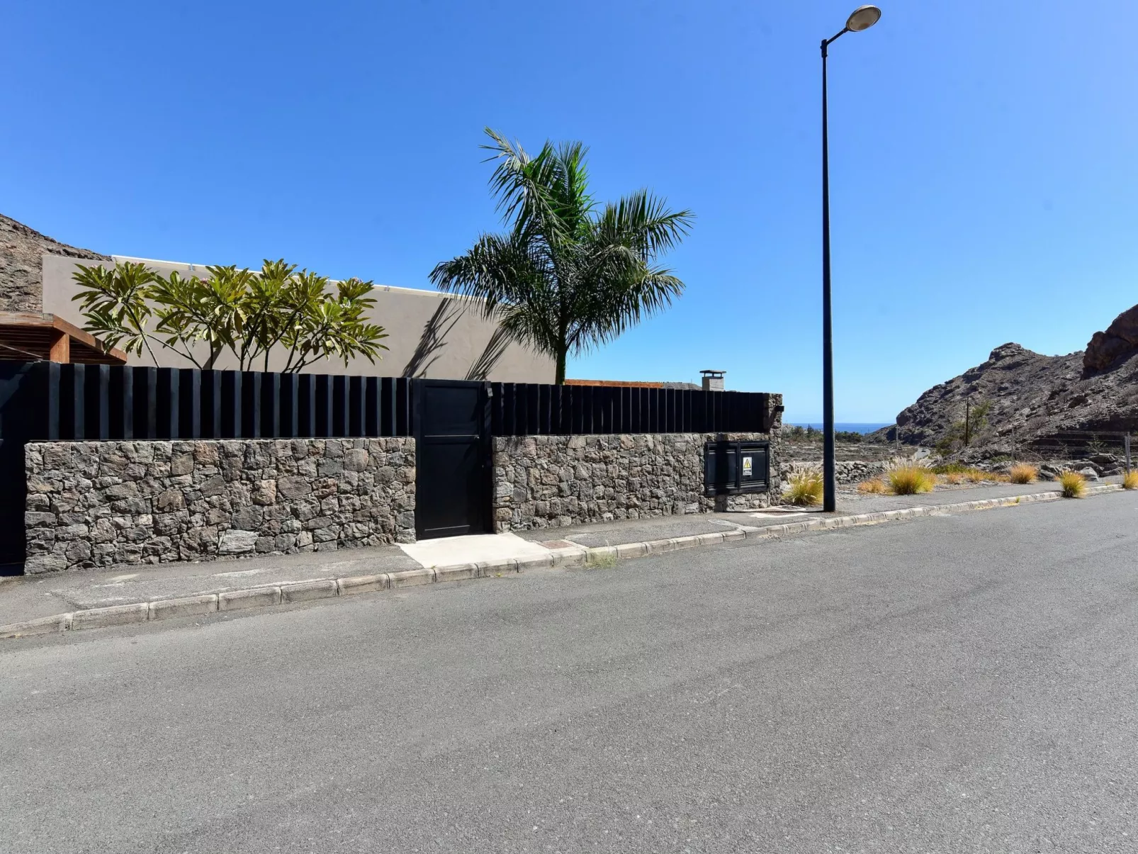 Almadies Tauro - Outside