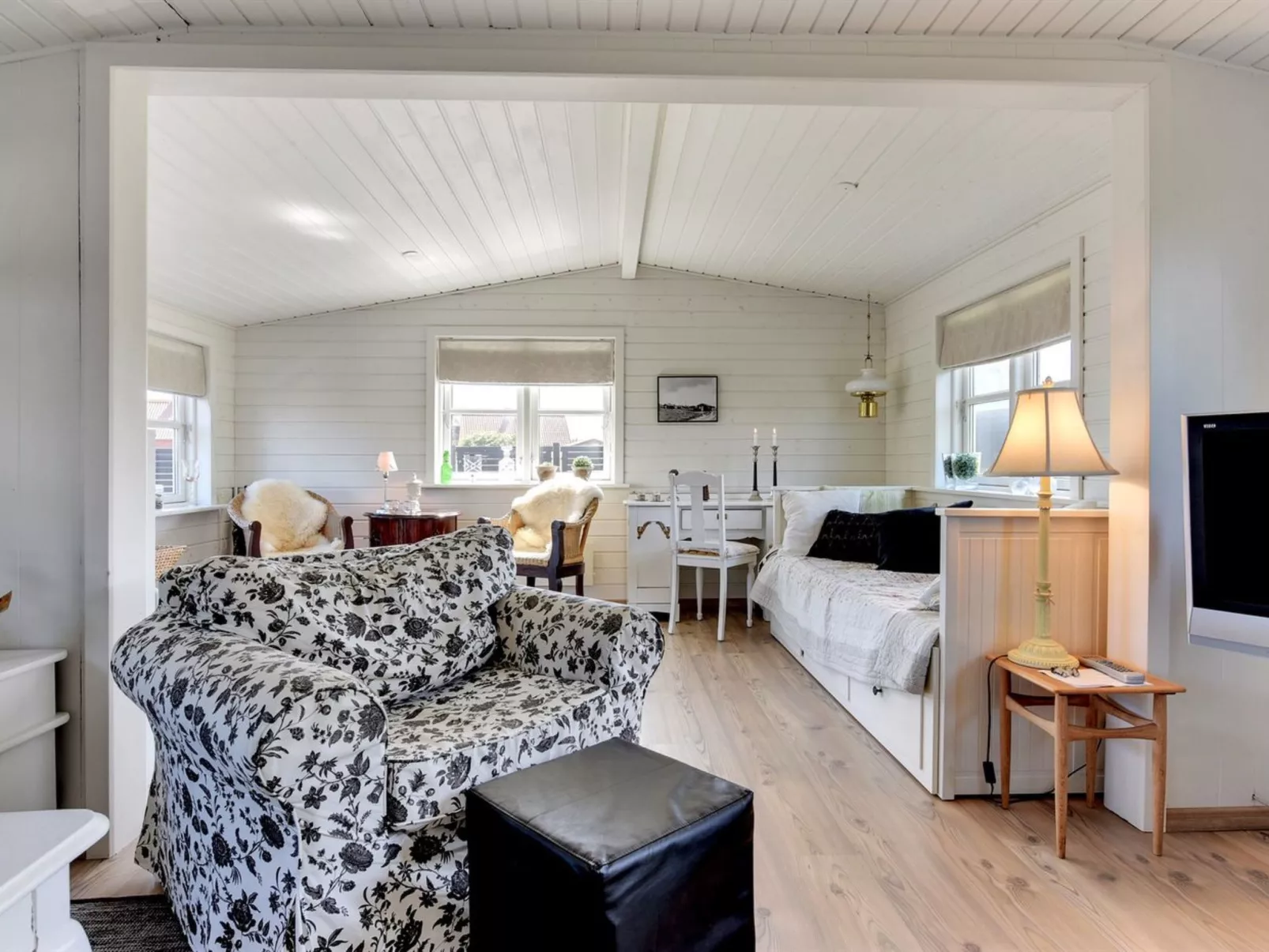 "Anik" - 100m from the sea-Inside