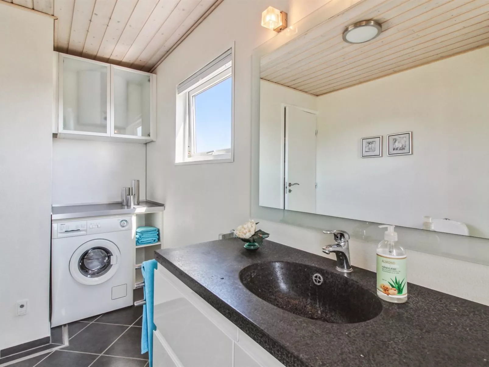 "Thomsen" - 475m from the sea-Drinnen