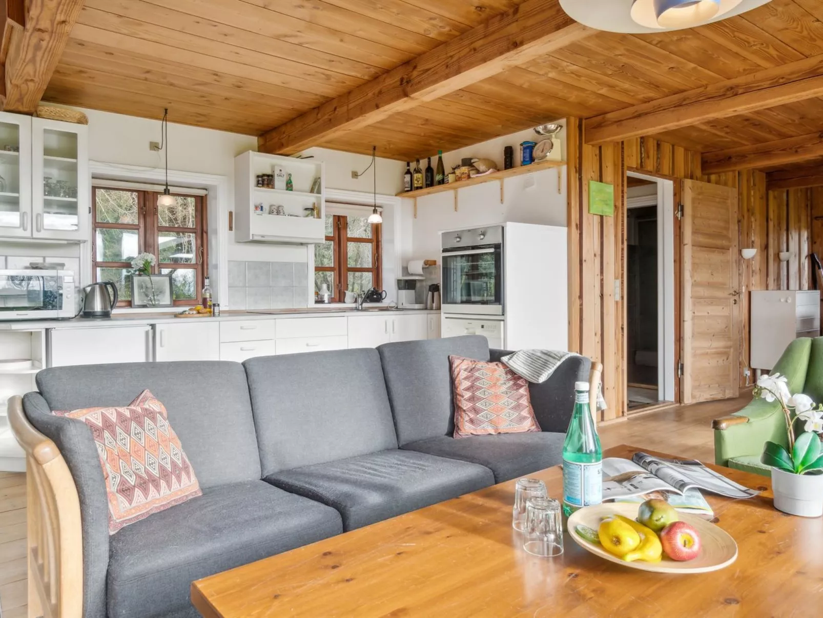 "Thana" - 8km from the sea-Dedans