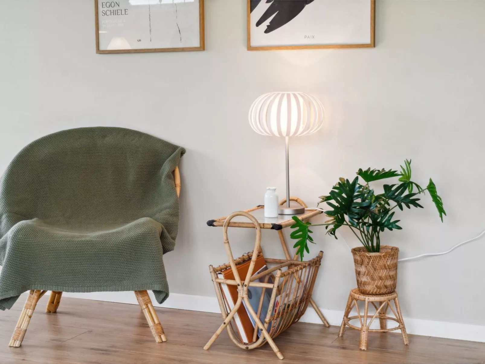 "Luchia" - 200m to the fjord-Drinnen