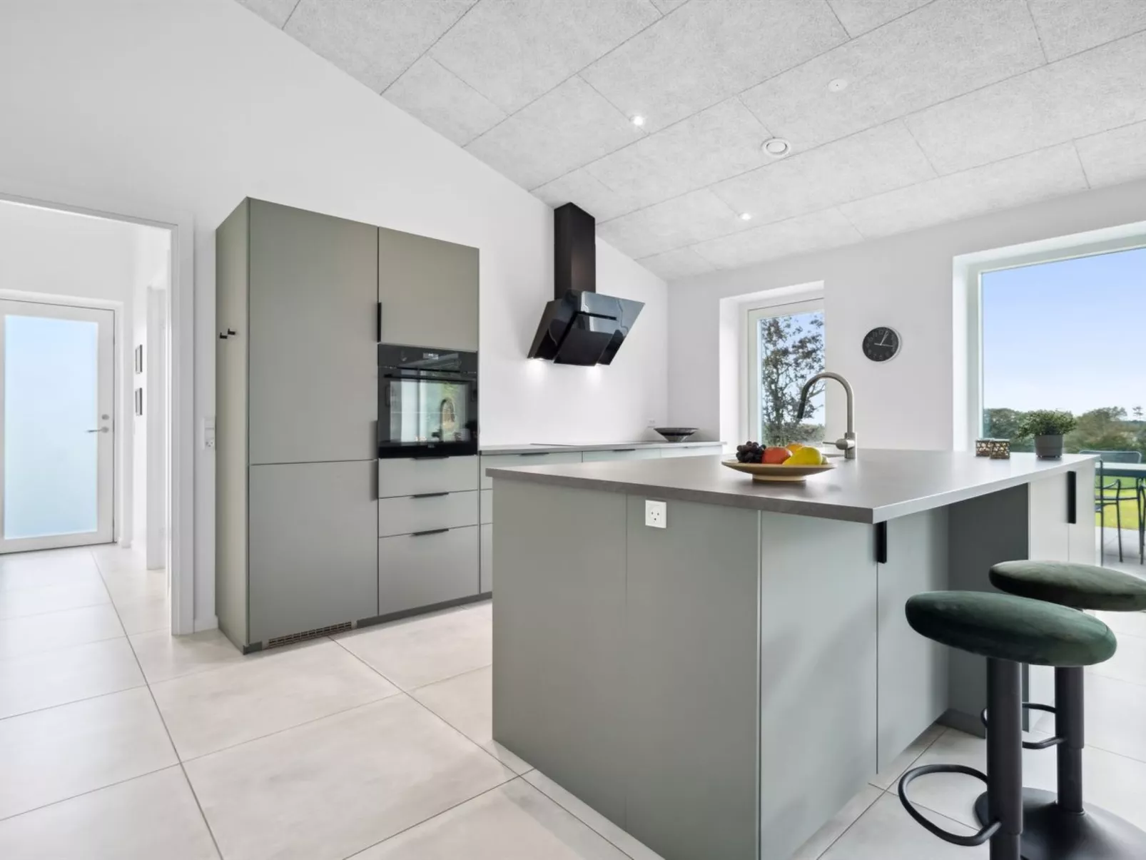 "Landuin" - 30km from the sea-Inside