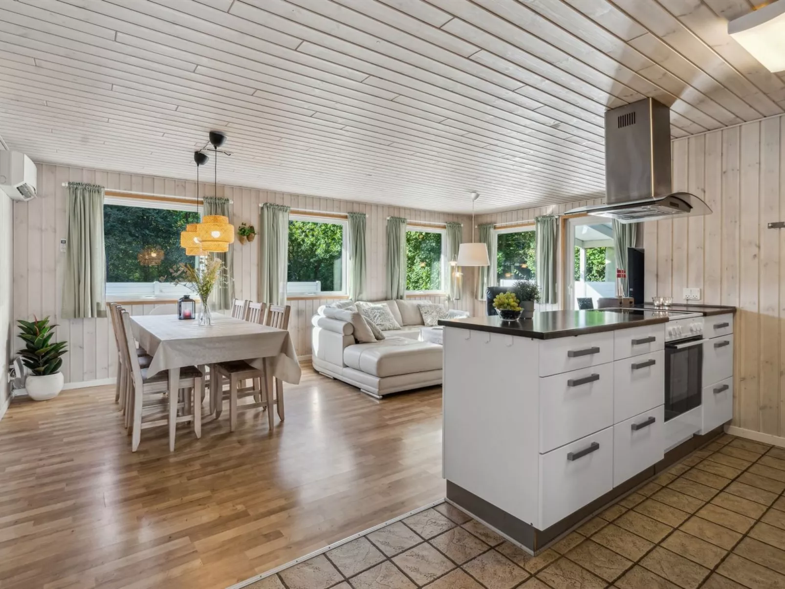 "Viljo" - 30km from the sea-Inside