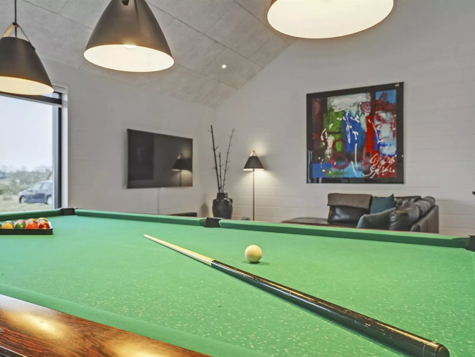 "Jonne" - 200m to the fjord-Drinnen