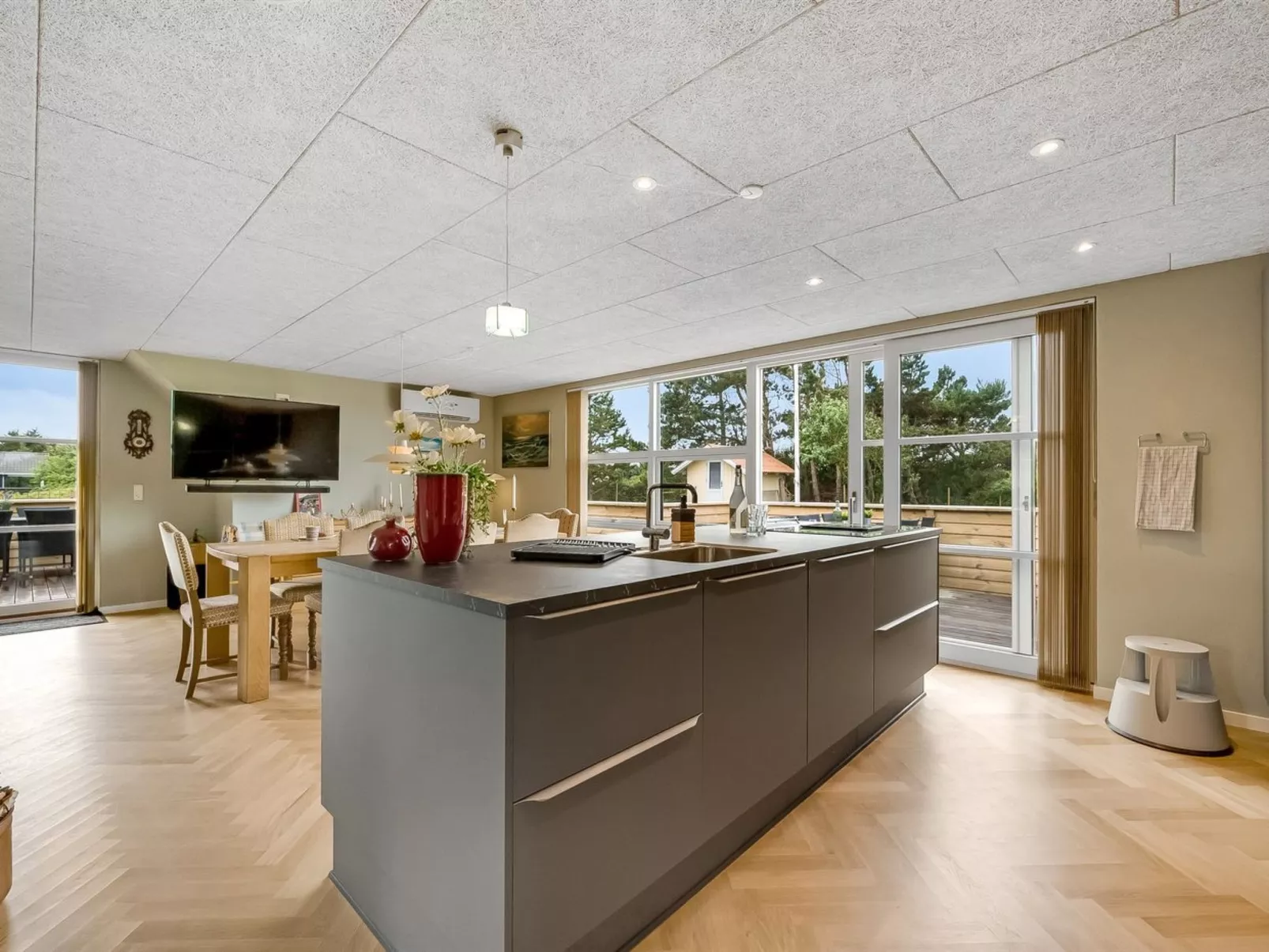 "Thorid" - 800m from the sea-Inside