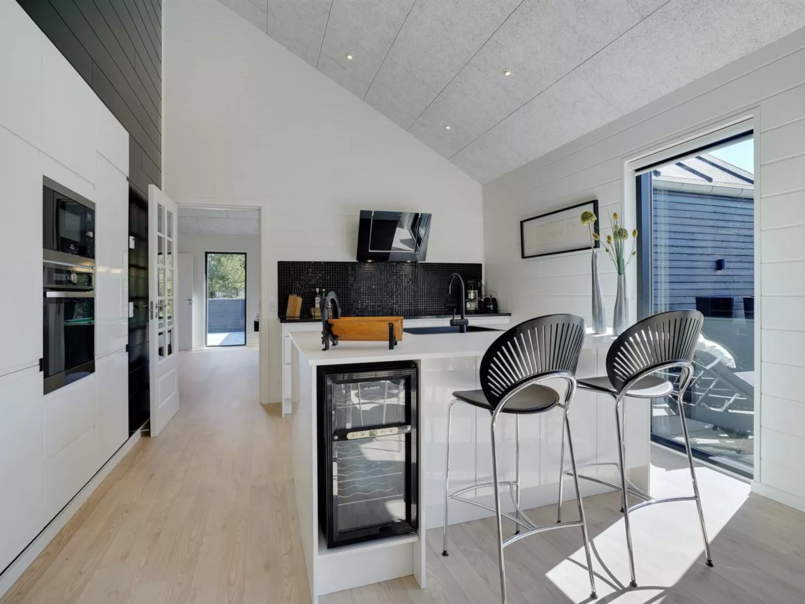 "Henrikke" - 500m to the fjord-Dedans