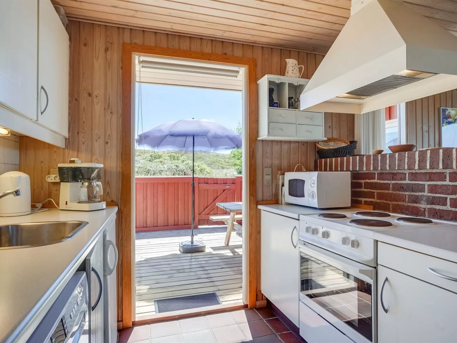 "Kirsten" - 800m from the sea-Drinnen