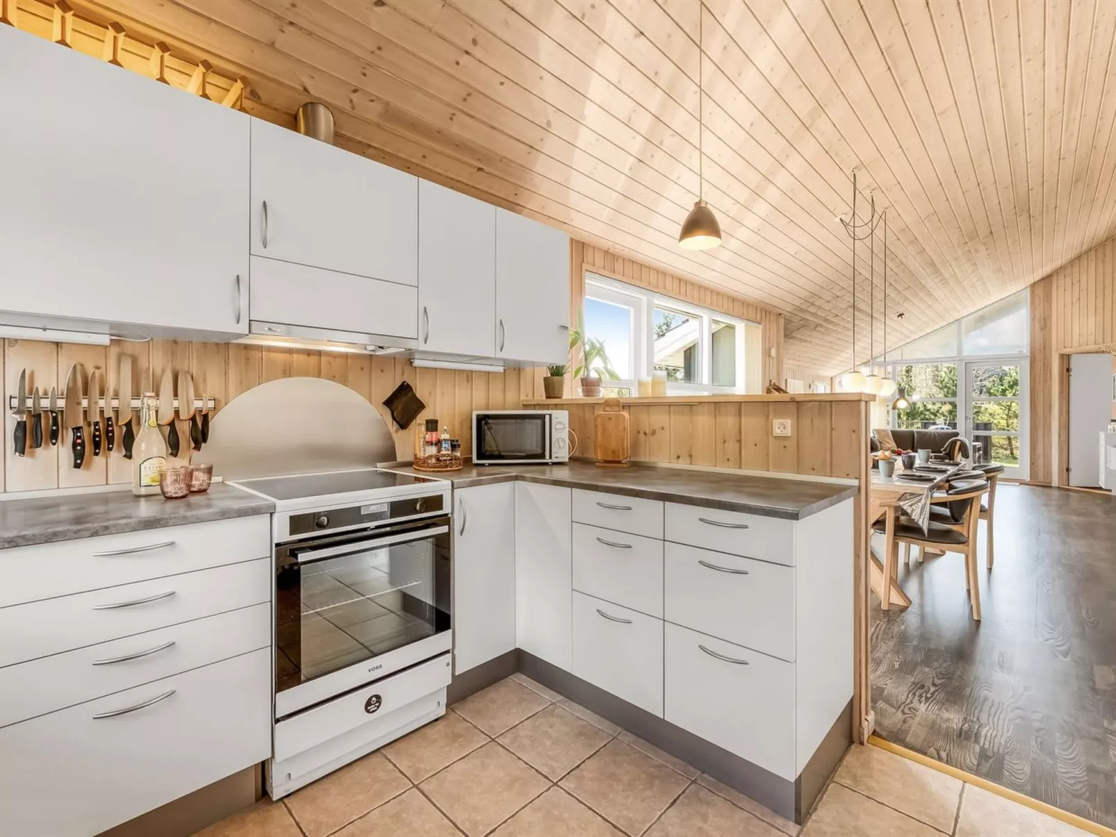 "Rekke" - 300m to the fjord-Dedans