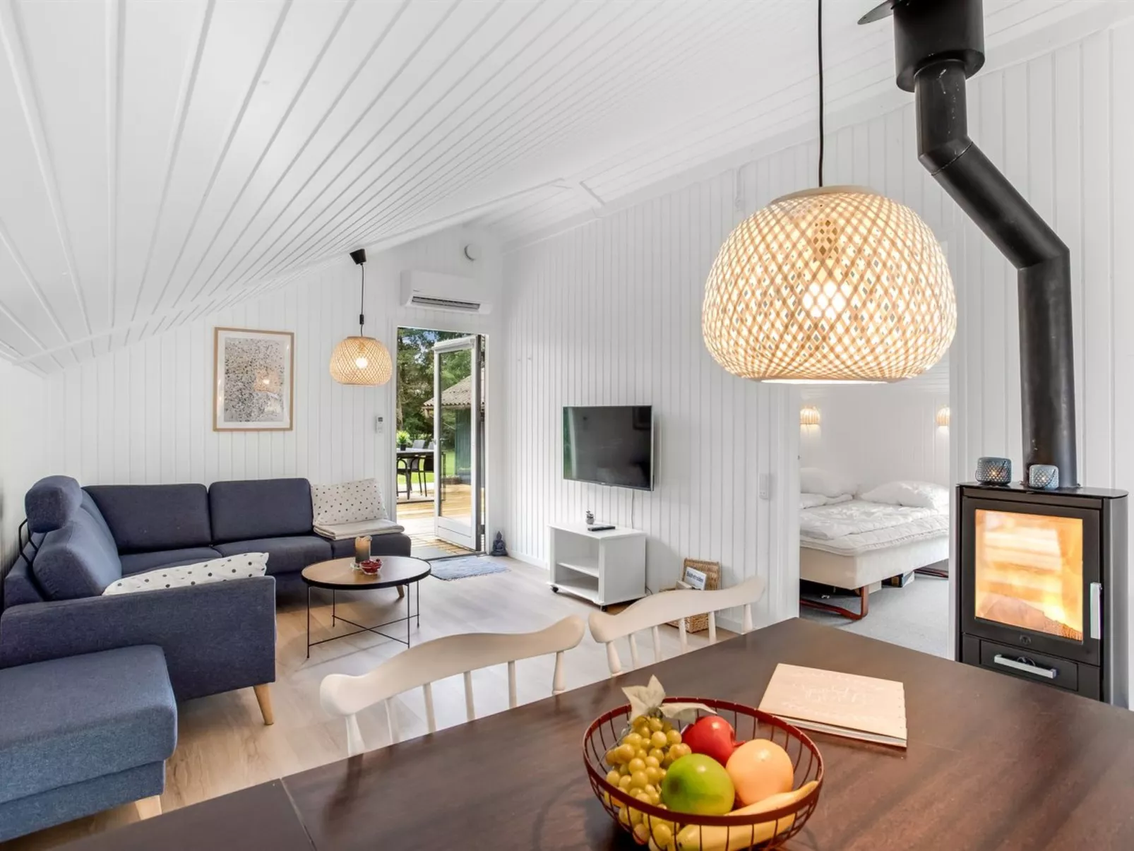 "Frender" - 800m to the fjord-Dedans