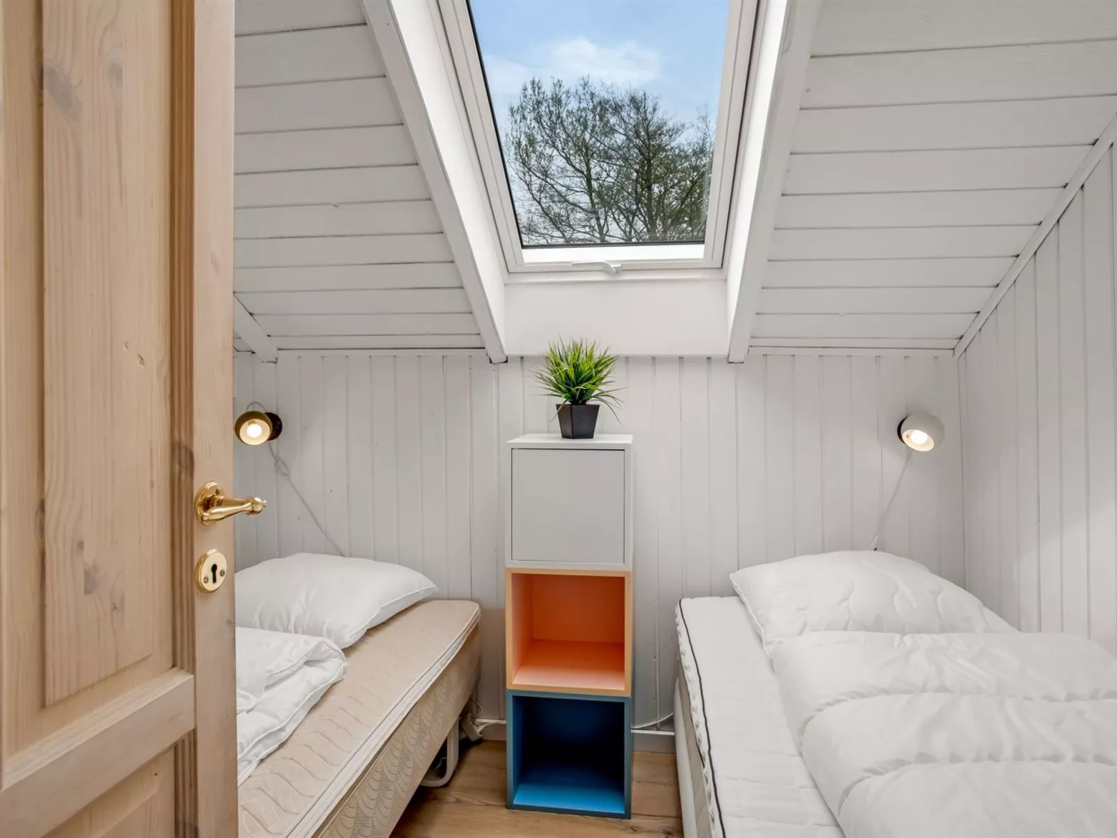 "Anu" - 300m to the fjord-Drinnen