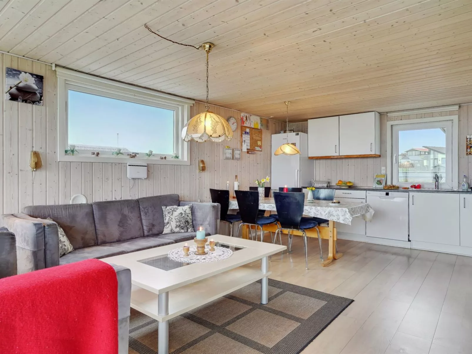 "Ormar" - 100m to the fjord-Drinnen