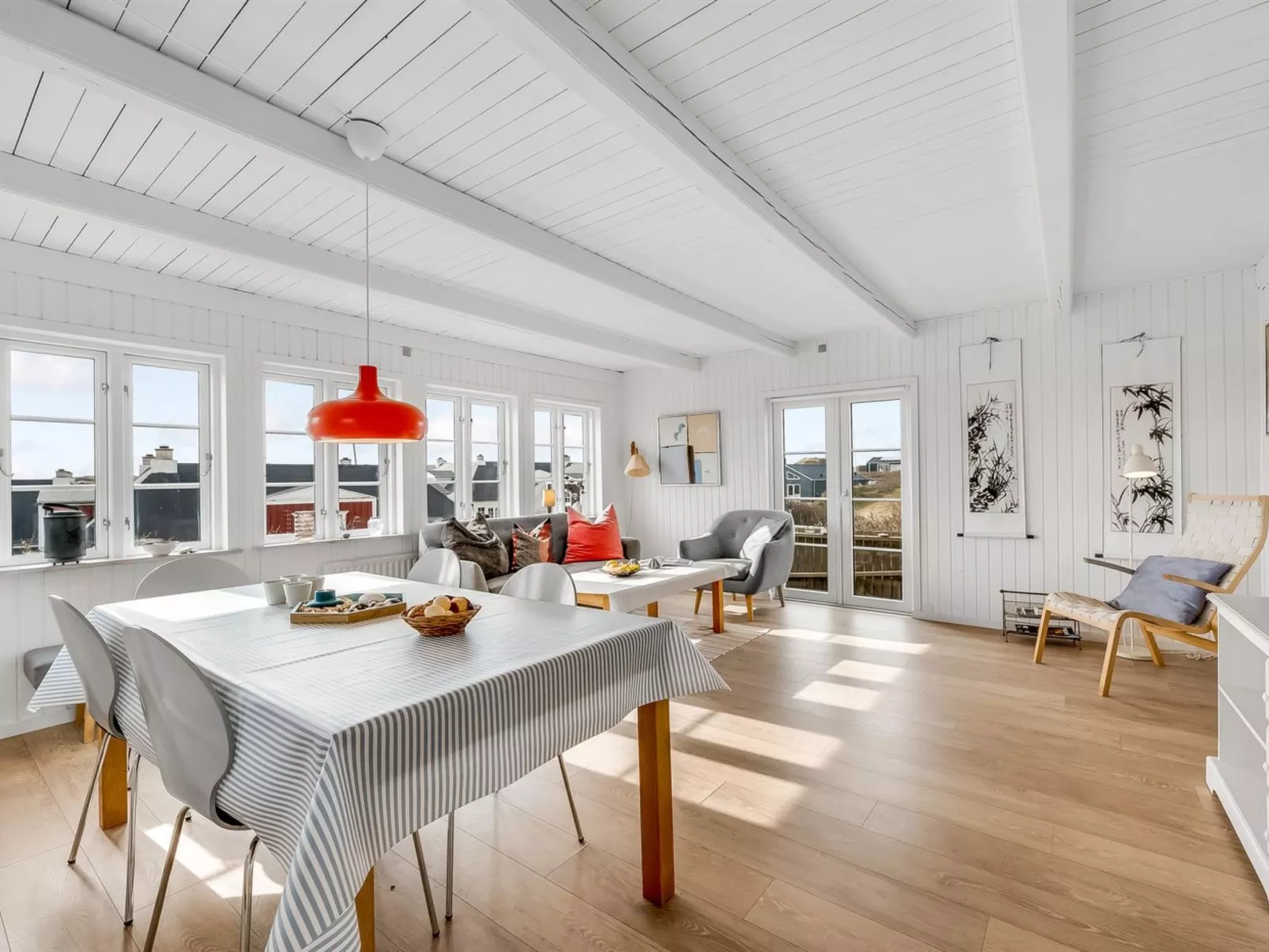 "Venla" -  from the sea-Drinnen