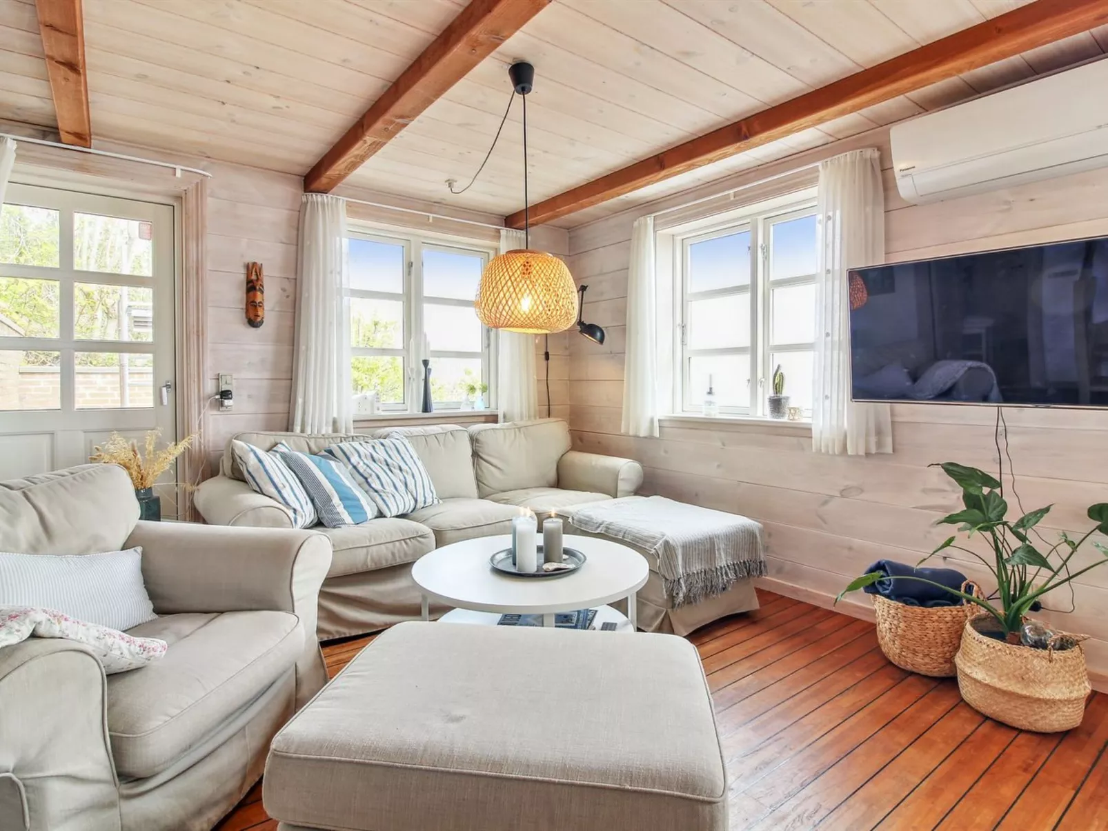 "Sander" - 10m to the fjord-Drinnen