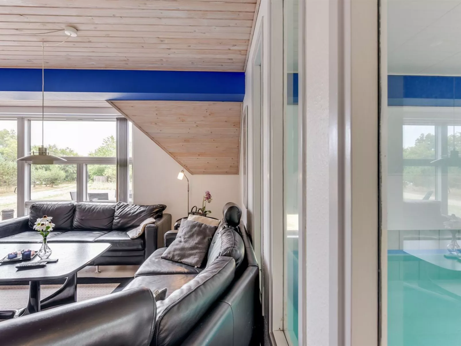 "Tabithe" - 2.2km from the sea-Inside