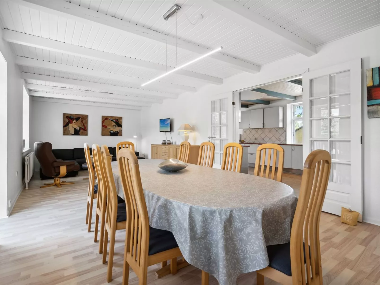 "Essie" - 20km from the sea-Drinnen