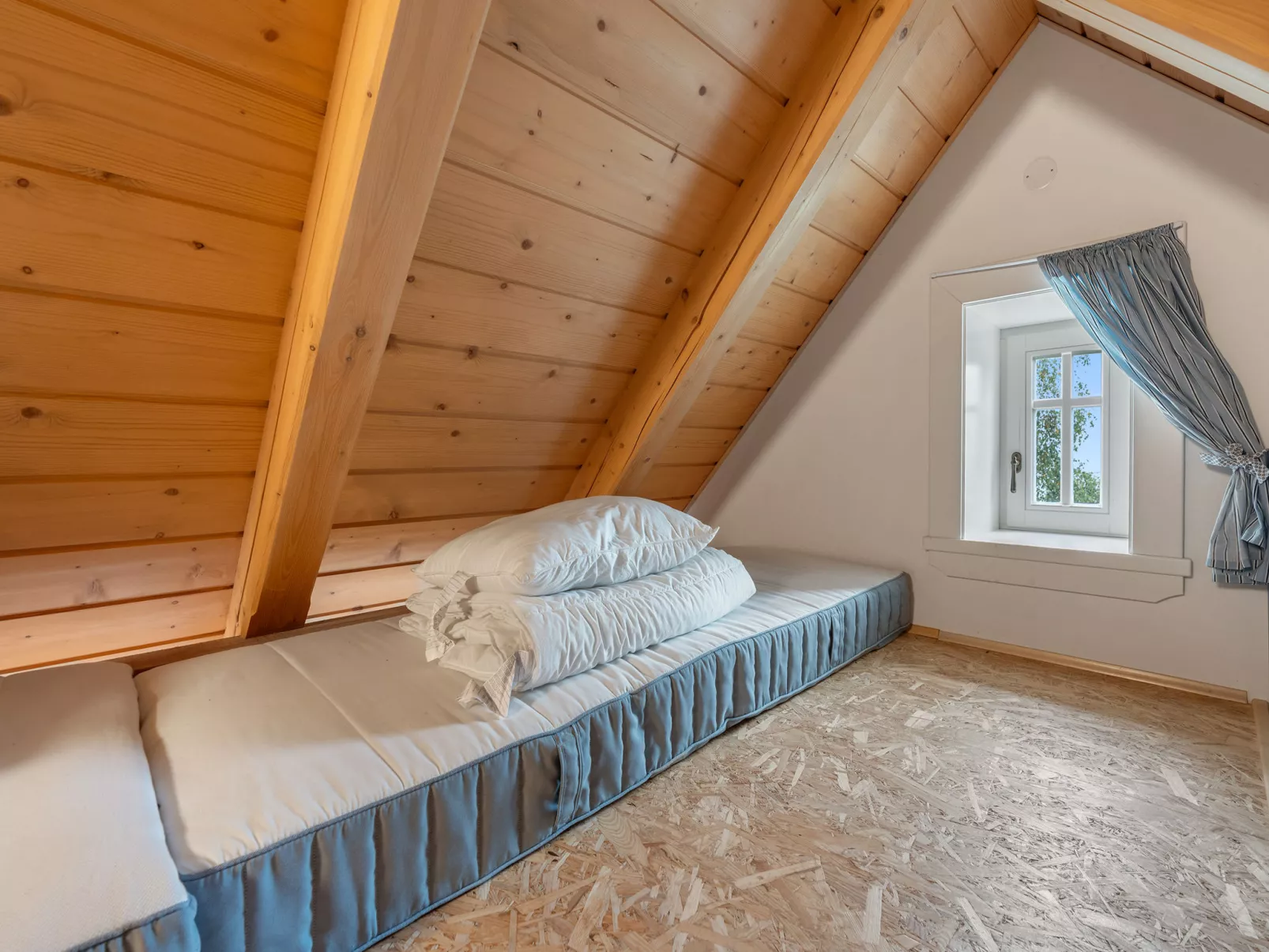 Roubenka Maleč-Inside