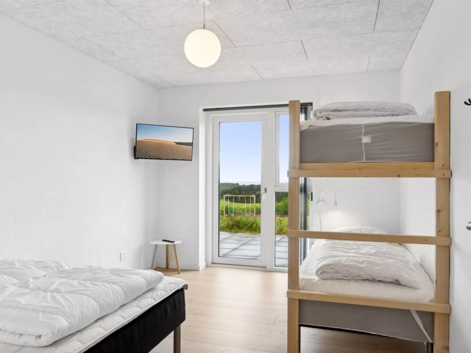 "Ann" - 1.3km from the sea-Dedans