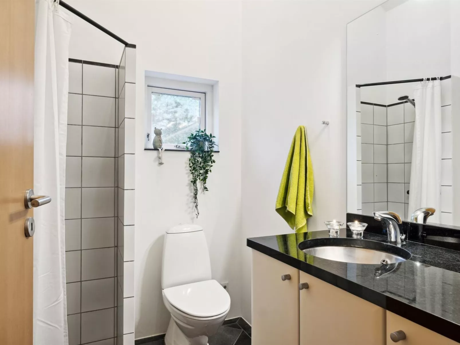 "Guri" - 600m to the fjord-Dedans