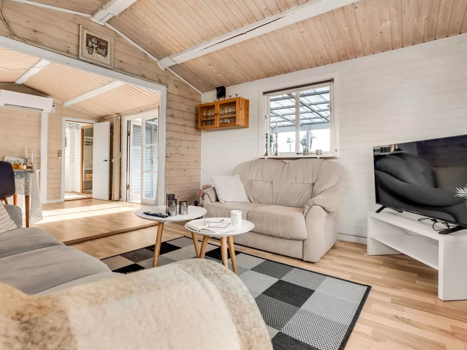 "Holte" - 750m from the sea-Drinnen