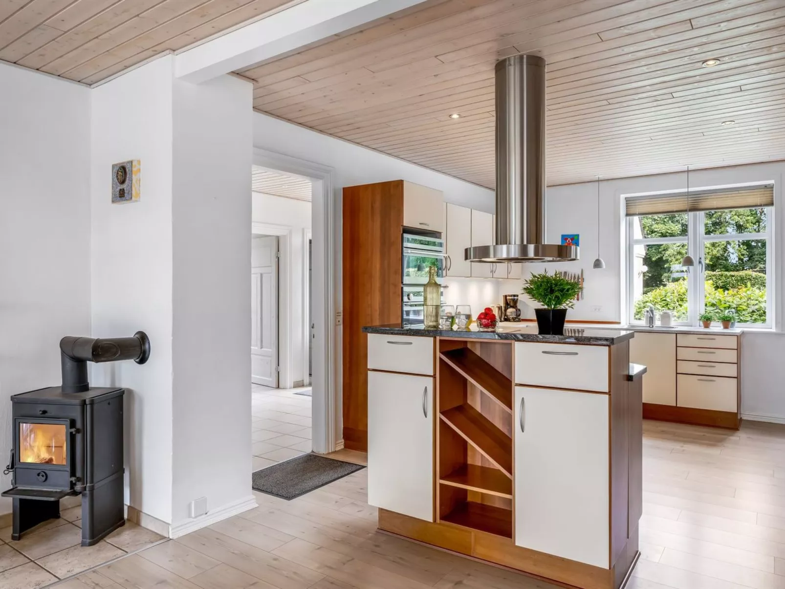 "Amma" - 21km from the sea-Drinnen