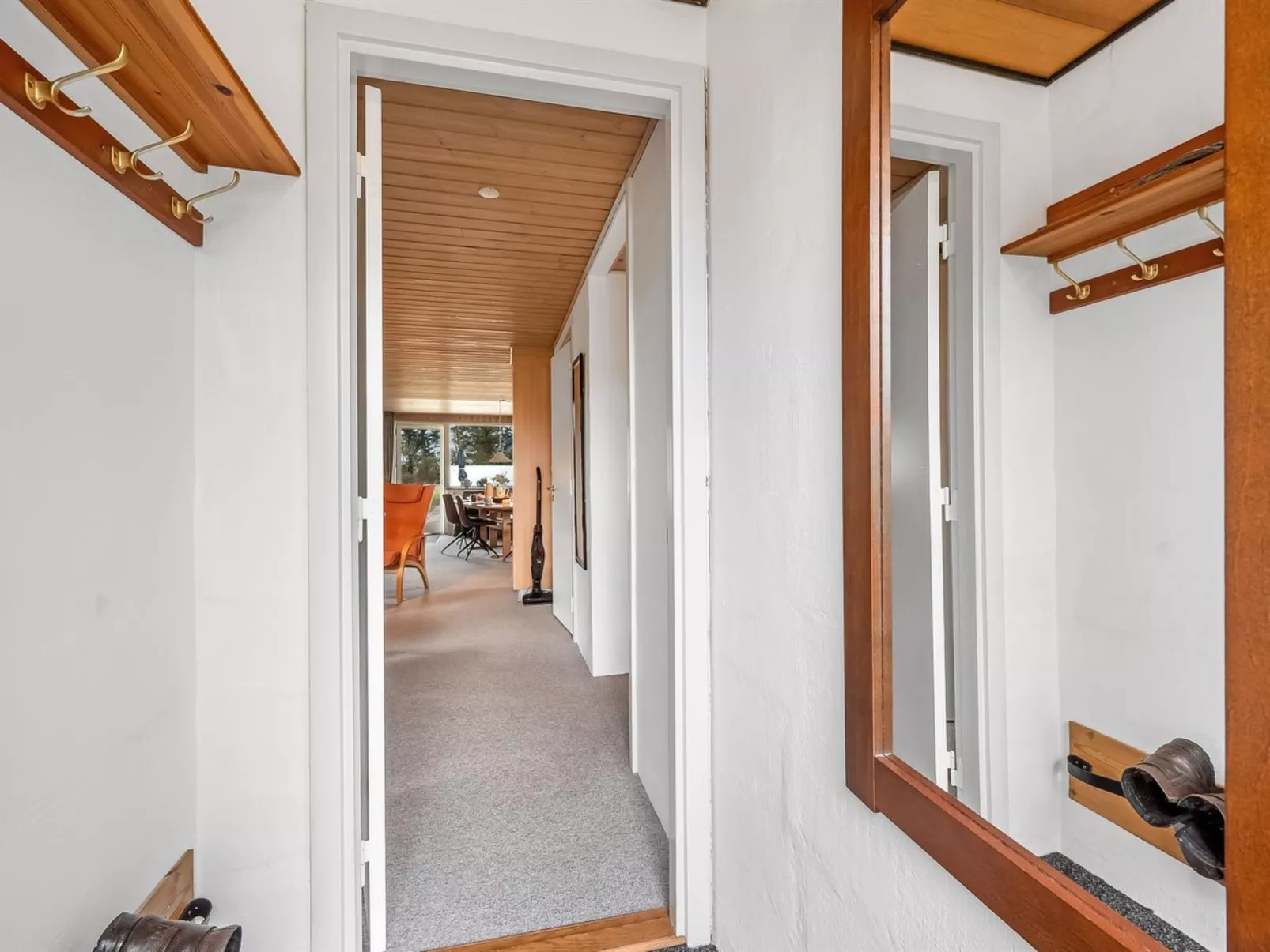 "Moreen" - 200m to the fjord-Dedans