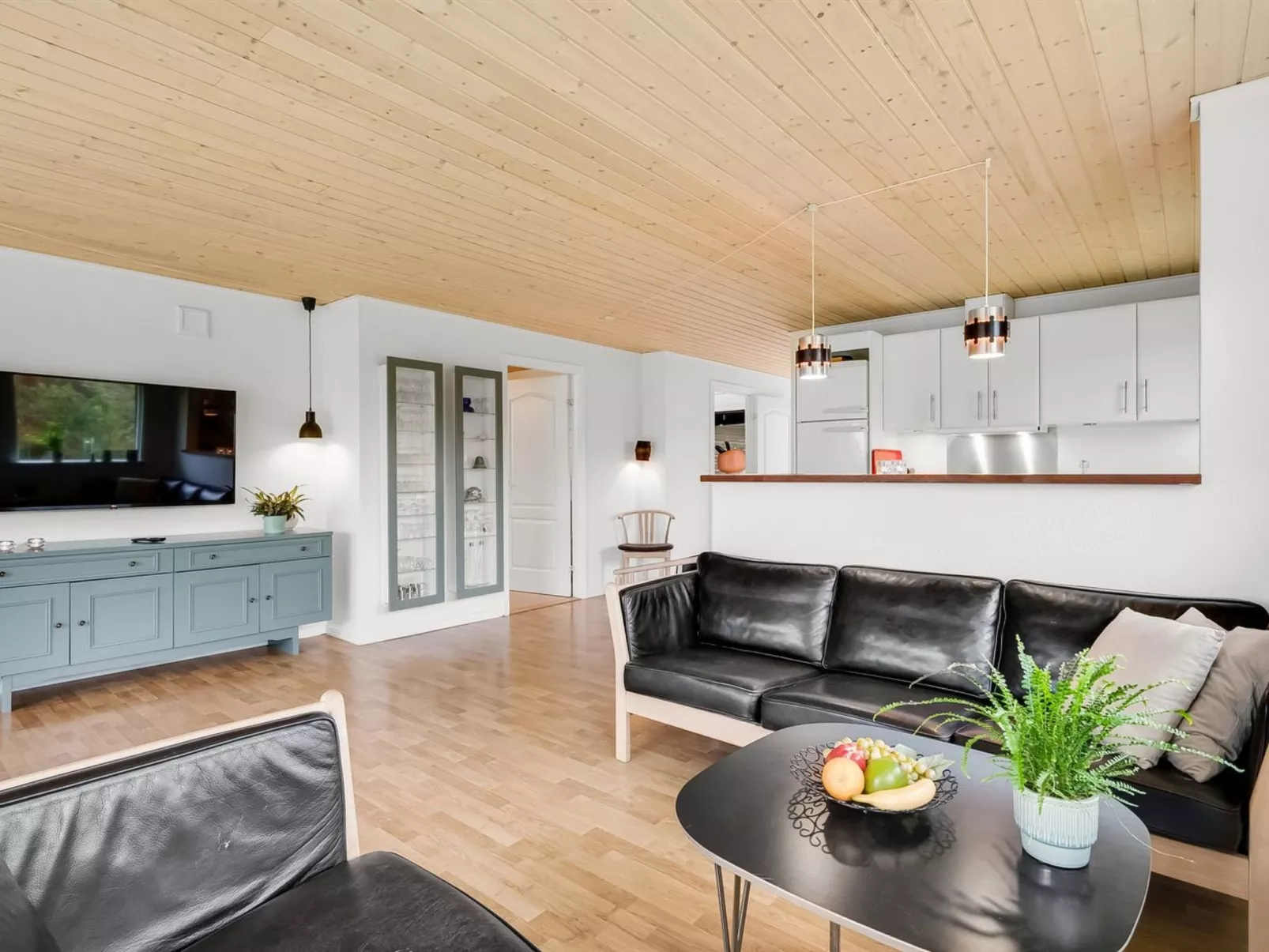 "Ensio" - 300m to the fjord-Inside