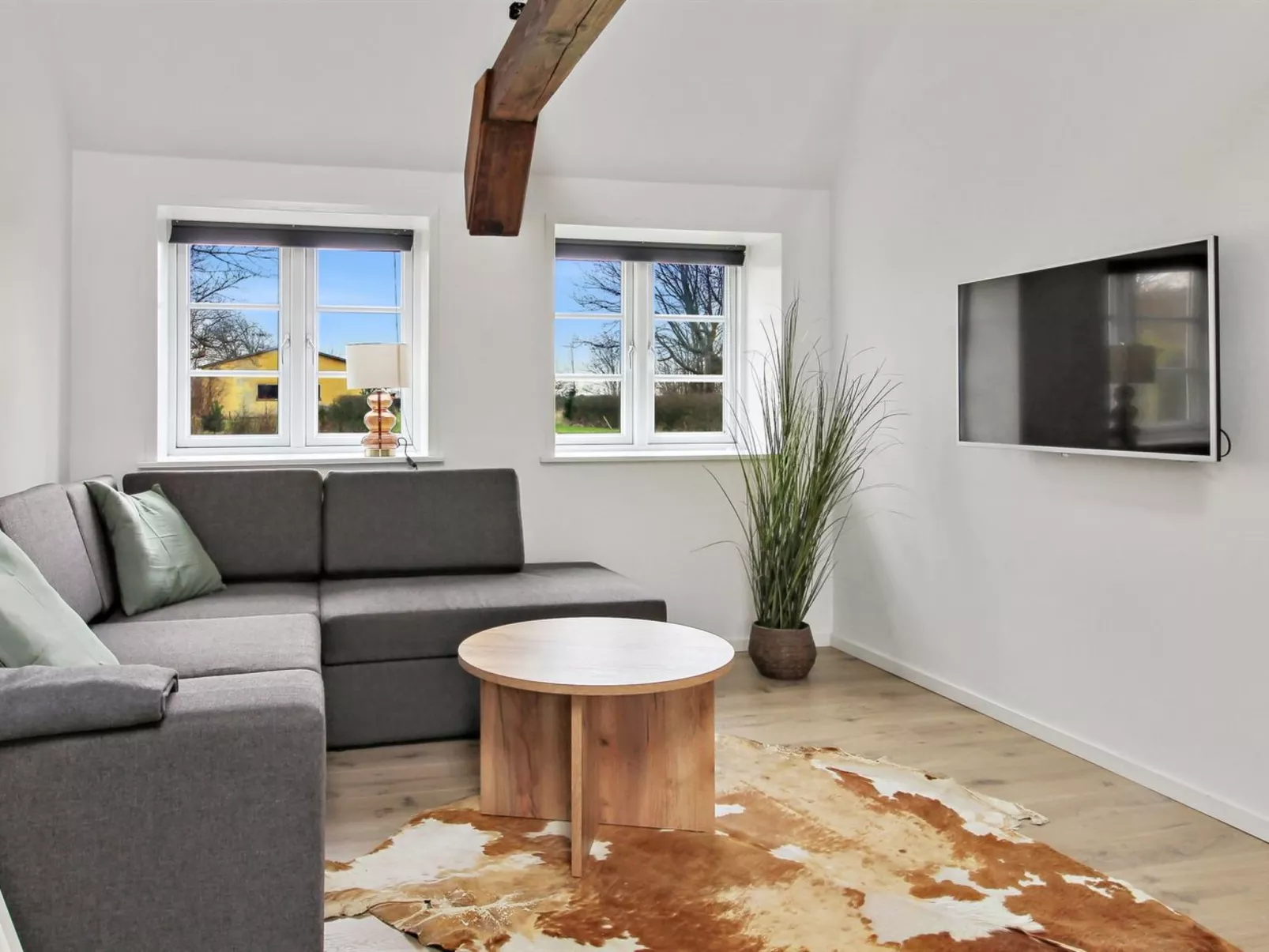 "Thrine" - 24km from the sea-Dedans