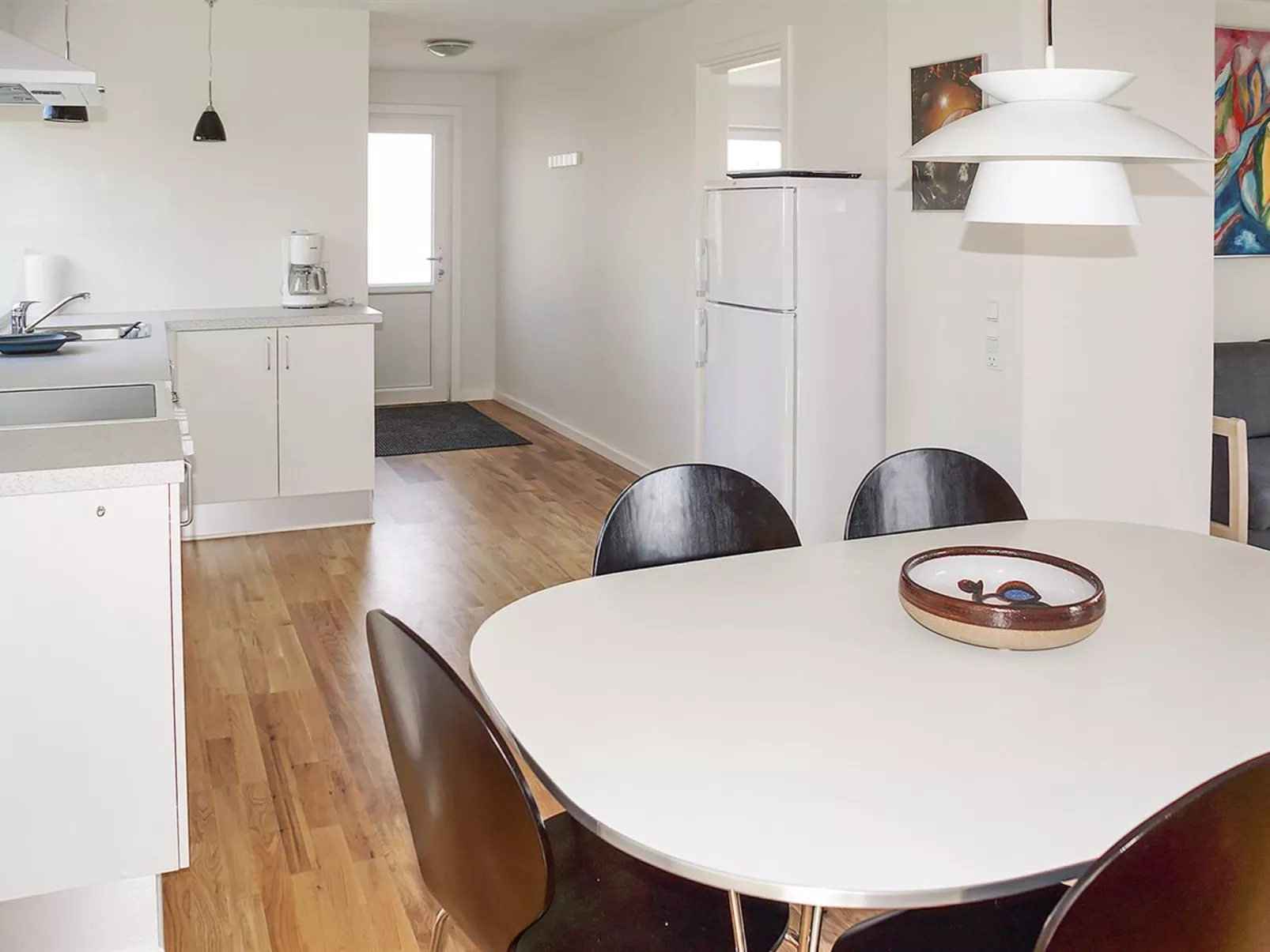 "Mirja" - 50m to the fjord-Drinnen