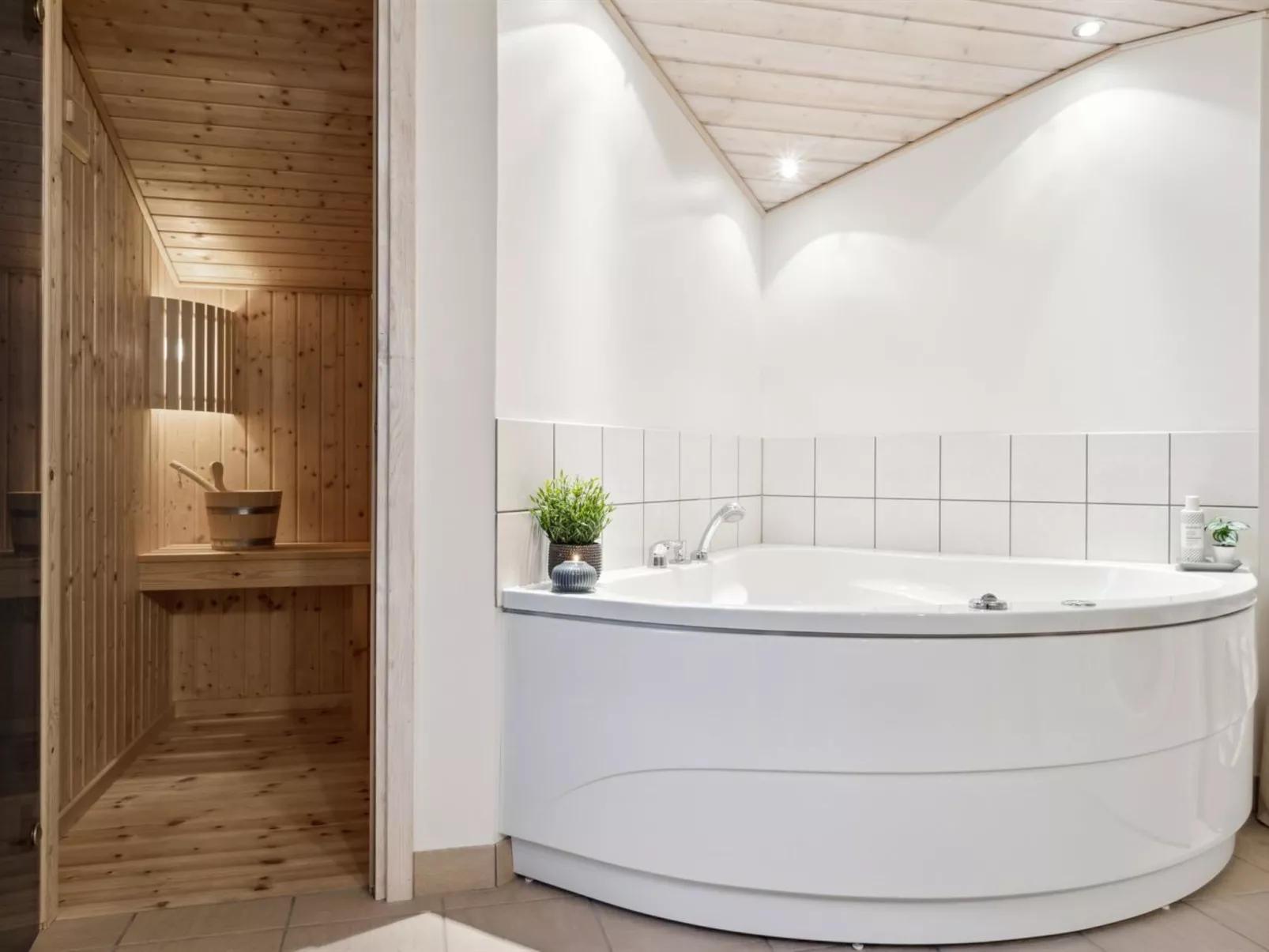 "Ananda" - 900m from the sea-Dedans