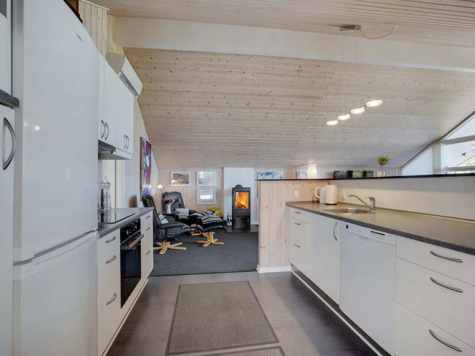 "Saila" - 500m to the fjord-Inside