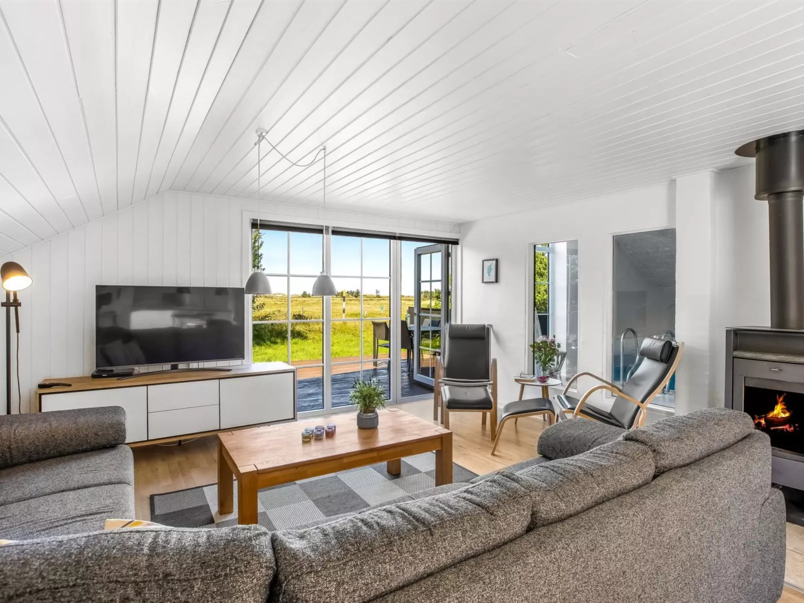 "Joseline" - 1.8km from the sea-Inside