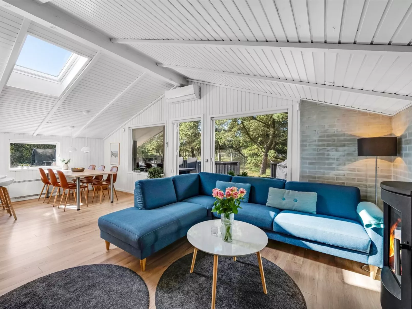 "Eirik" - 2.5km from the sea-Inside