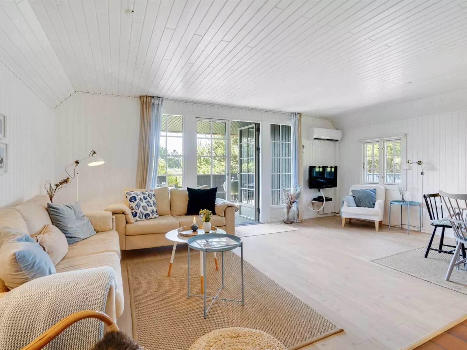 "Sine" - 500m from the sea-Inside