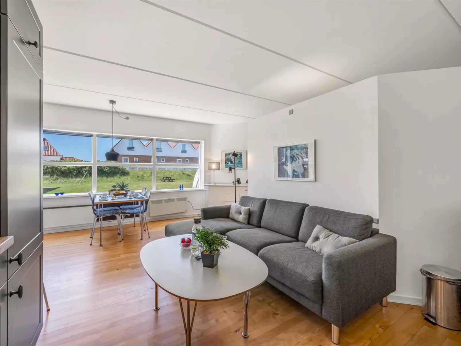 "Akai" - 100m from the sea-Dedans