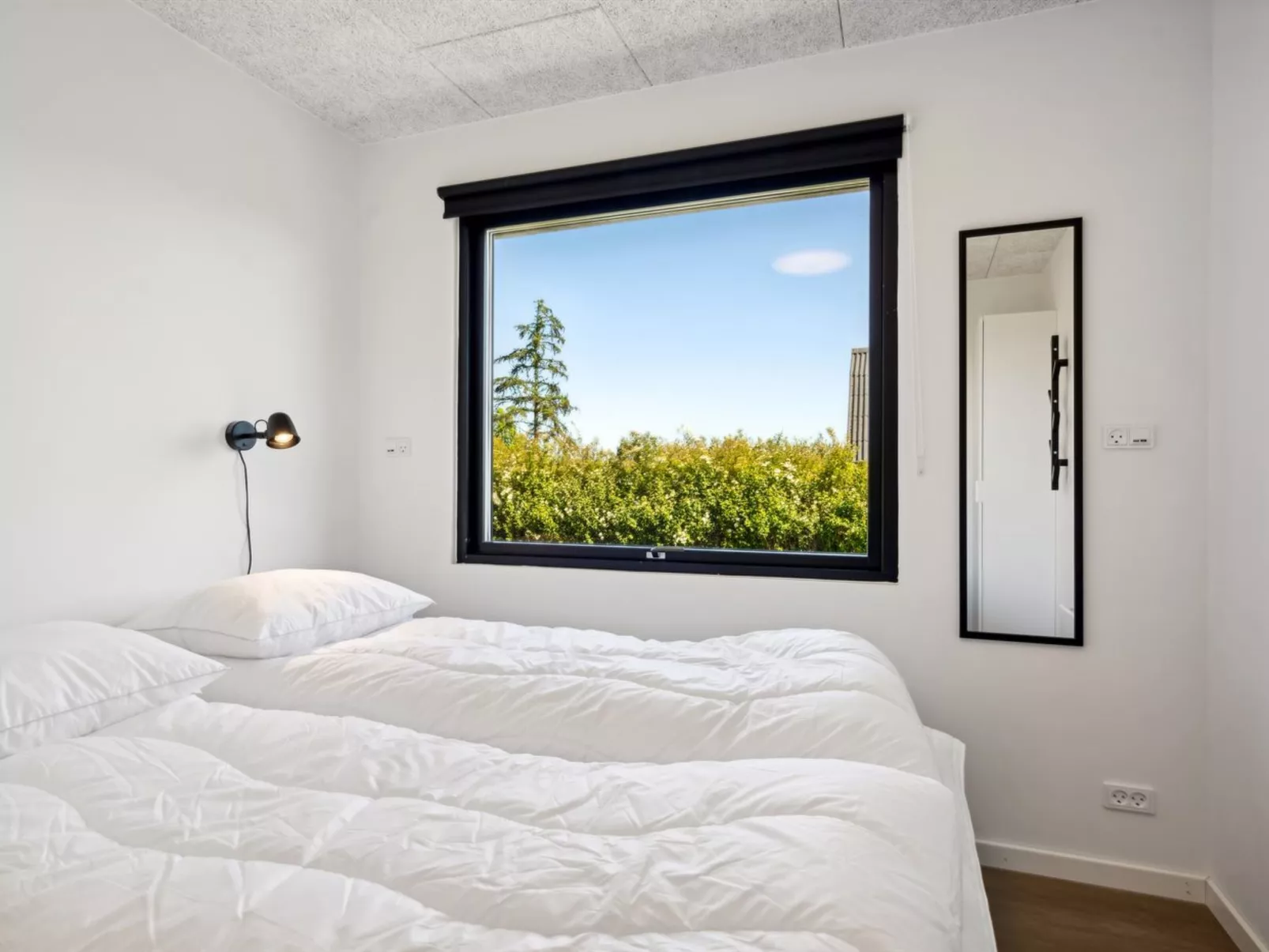 "Eunice" - 850m from the sea-Inside