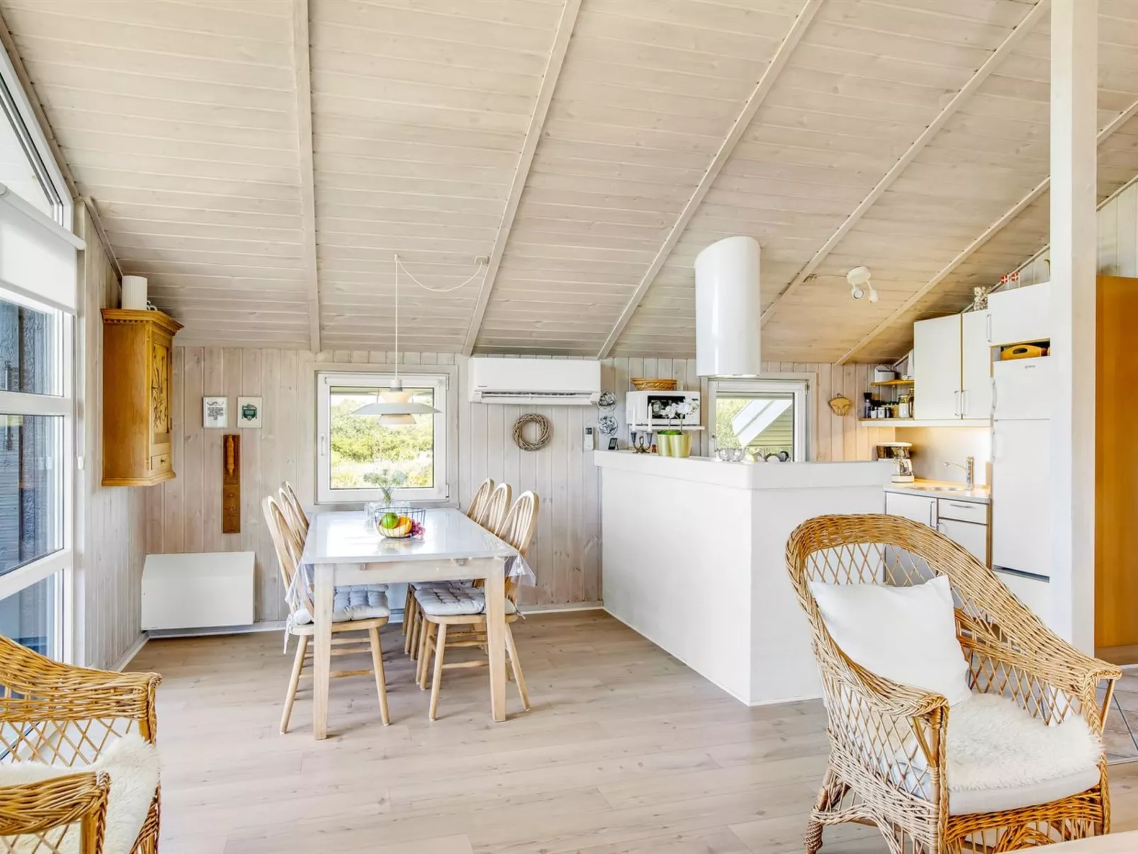 "Hariet" - 300m from the sea-Drinnen