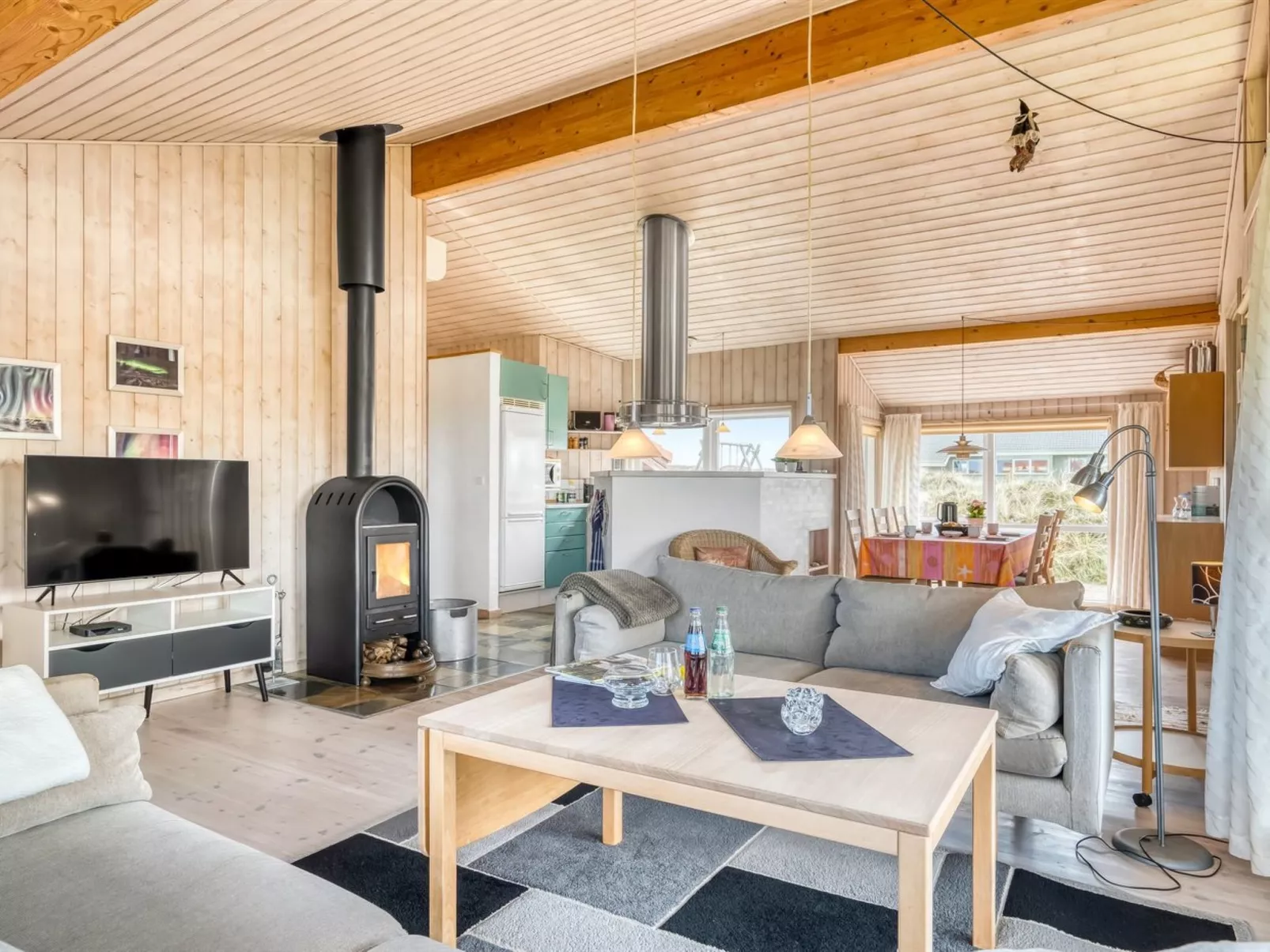 "Hughe" - 200m from the sea-Inside