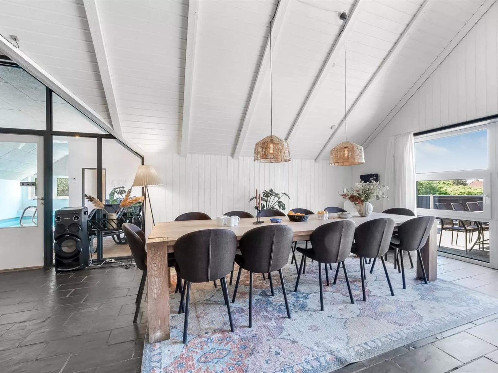 "Aage" - 1.7km from the sea-Drinnen