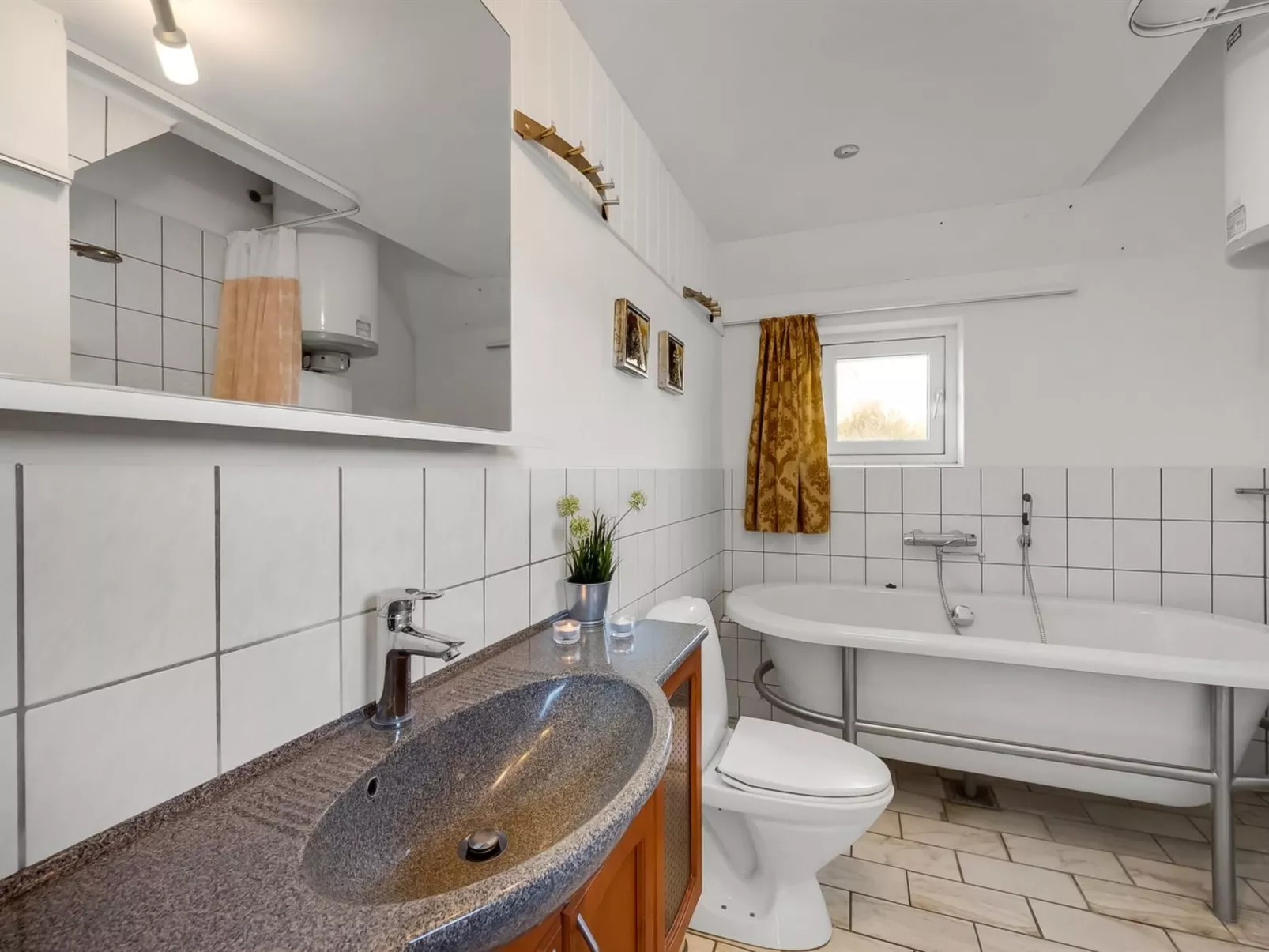 "Kurt" - 75m from the sea-Drinnen