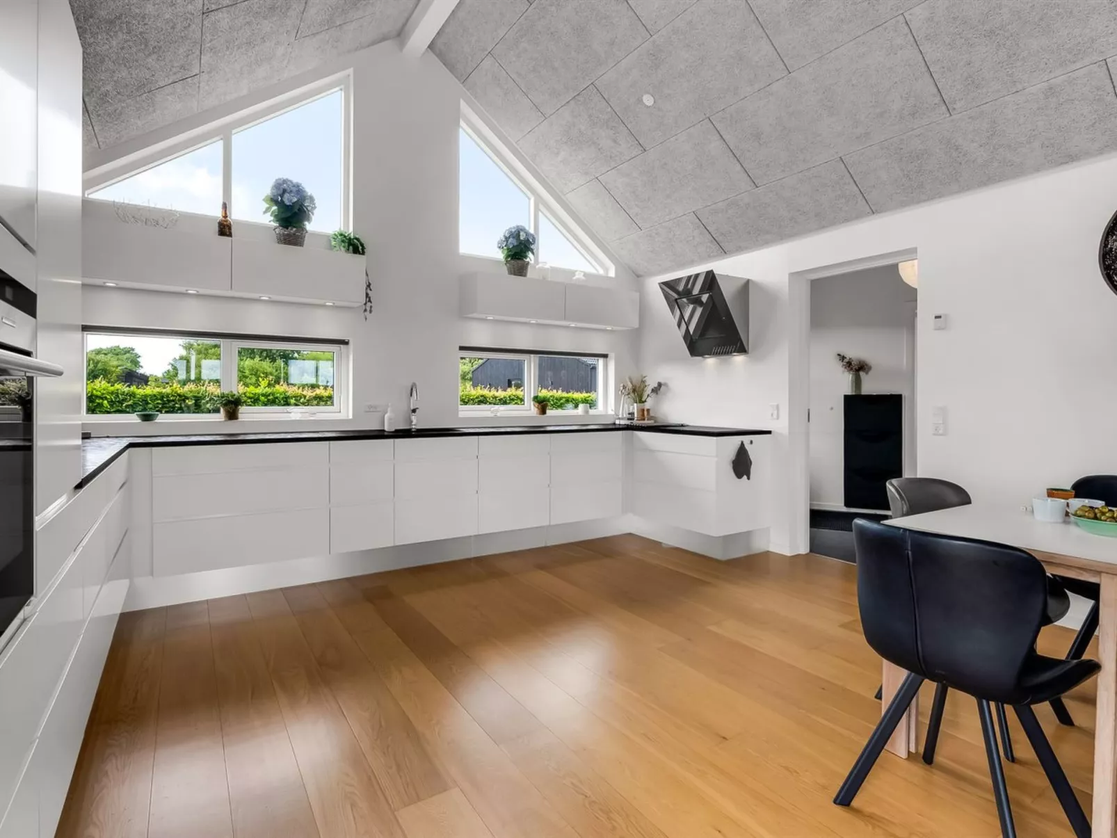 "Bernice" - 900m from the sea-Inside