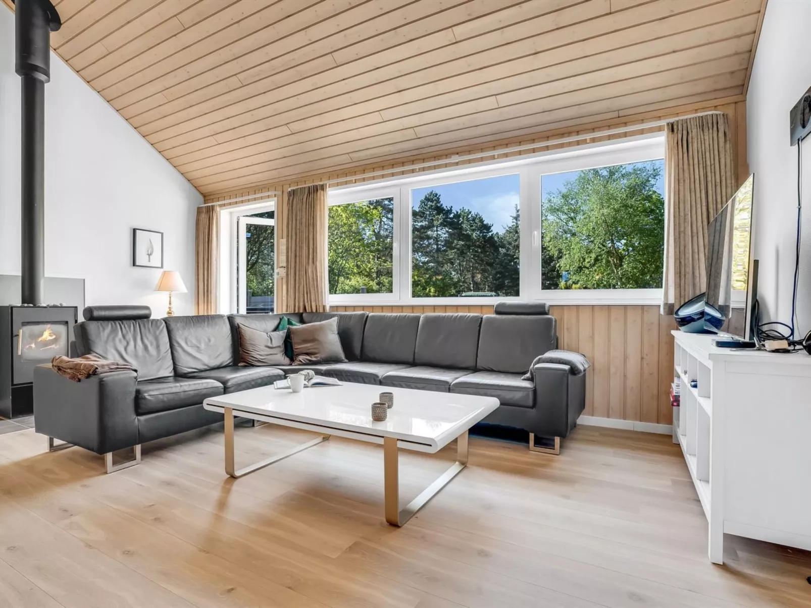 "Rohan" - 700m from the sea-Inside