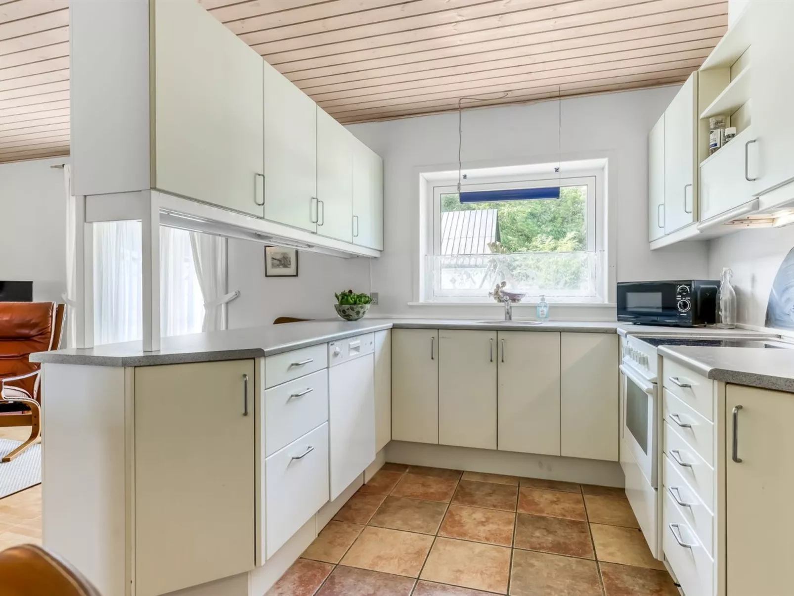 "Gilbert" - 500m from the sea-Drinnen