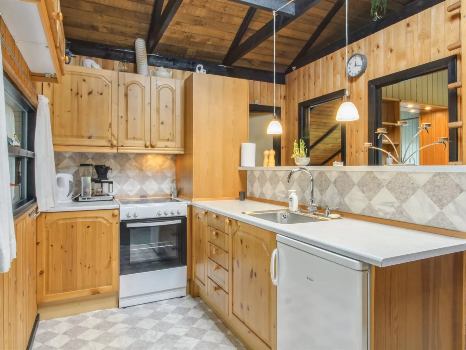 "Gabi" - 30km from the sea-Drinnen