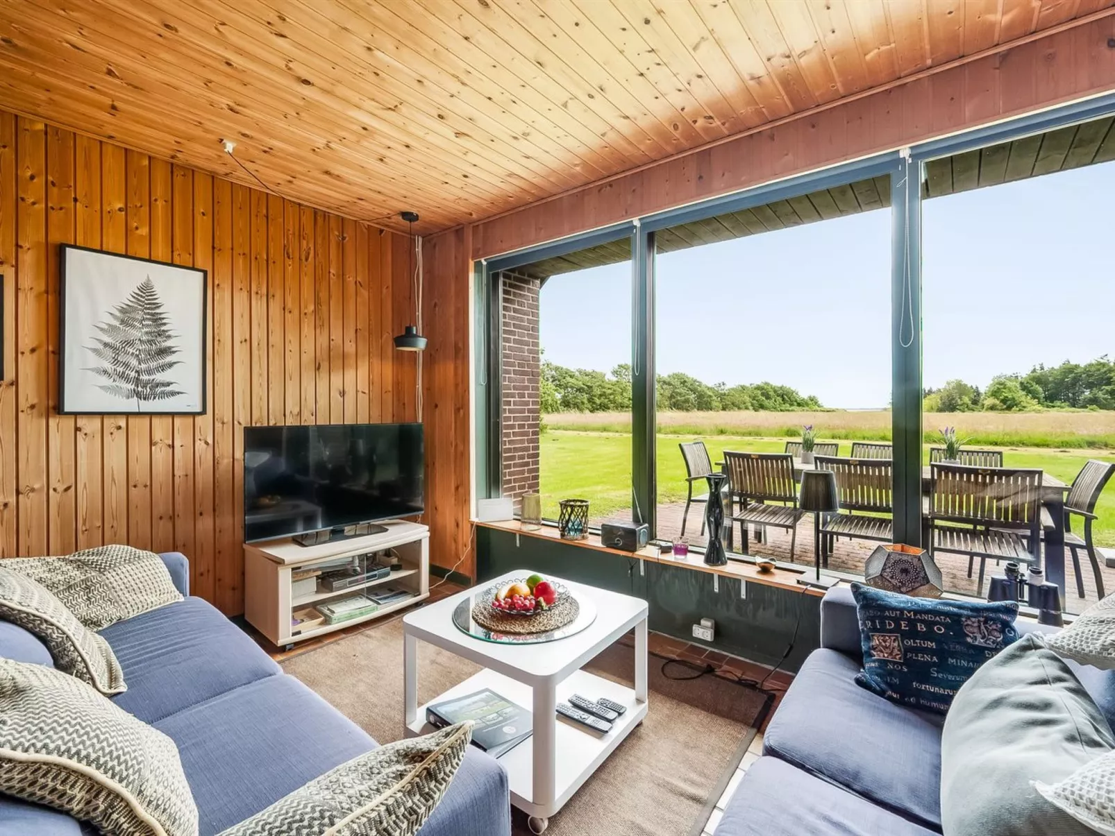 "Arlin" - 380m to the fjord-Inside