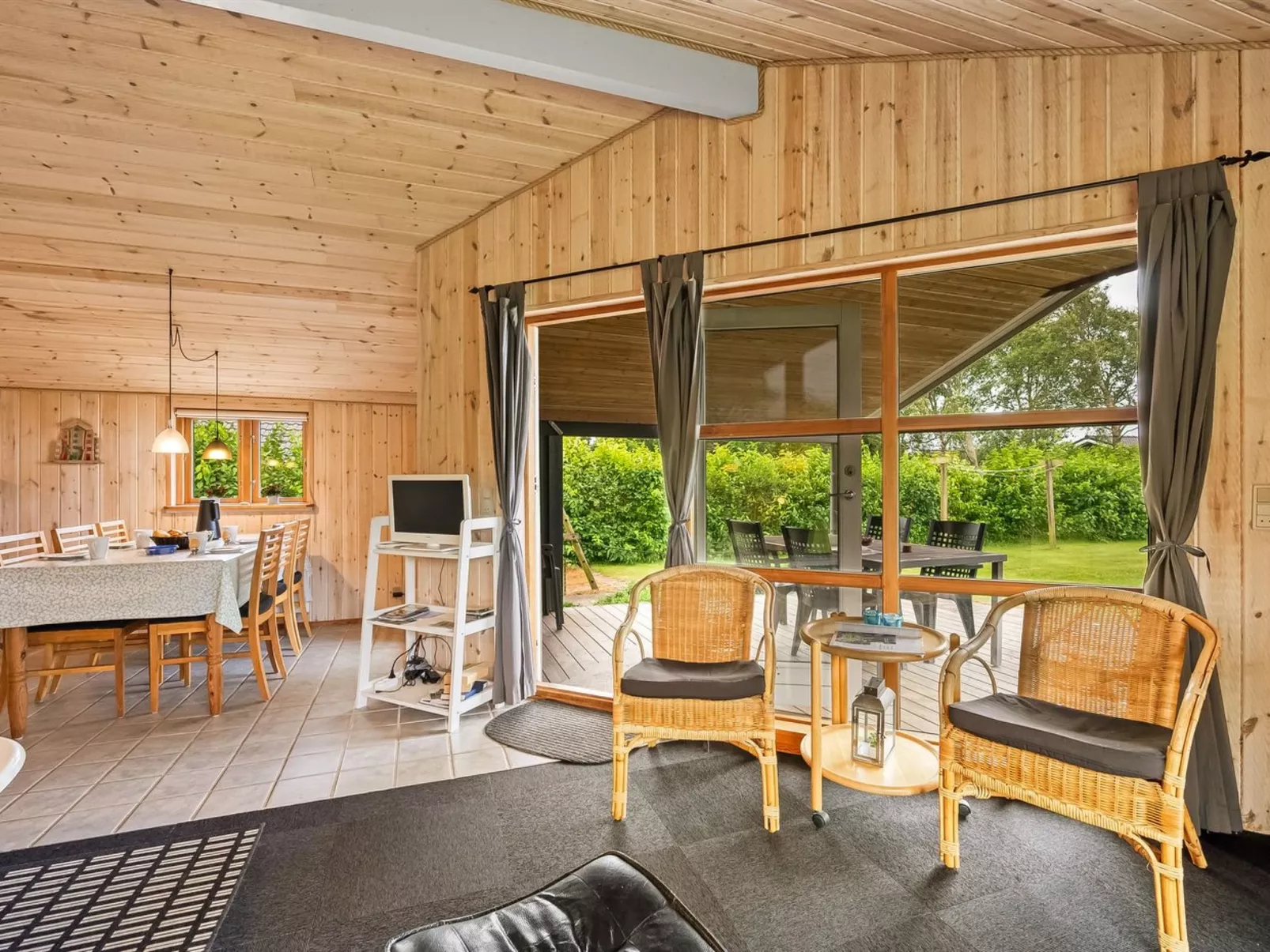 "Åsa" - 500m to the fjord-Inside