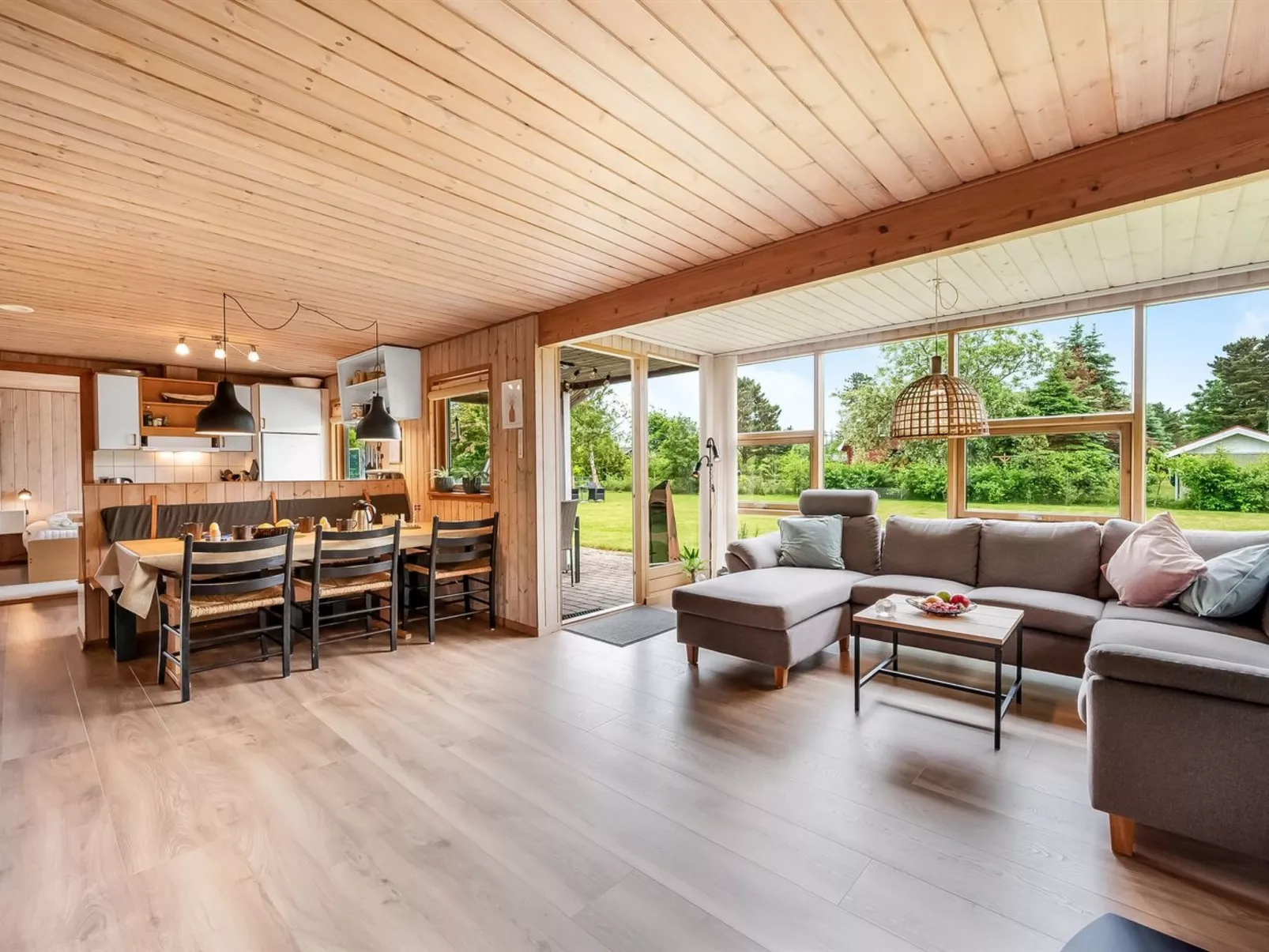 "Tian" - 400m to the fjord-Dedans