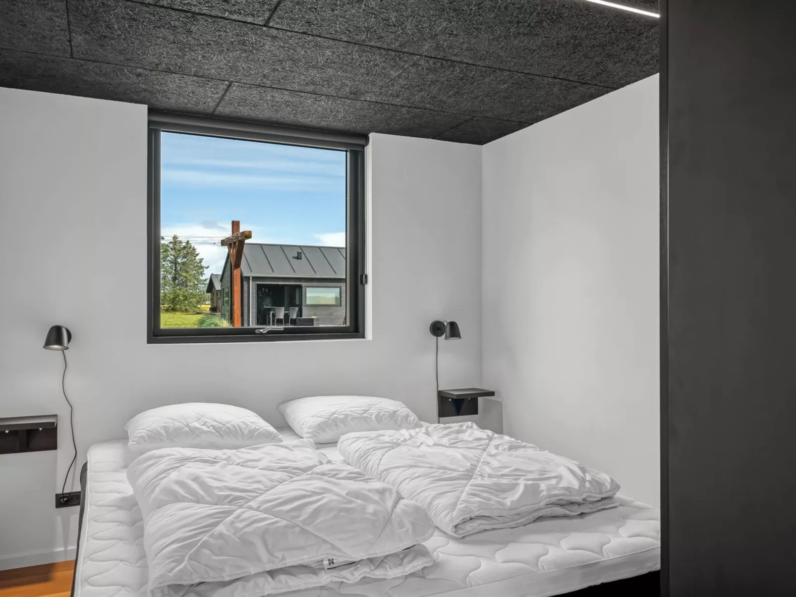 "Udder" - 1.5km from the sea-Inside