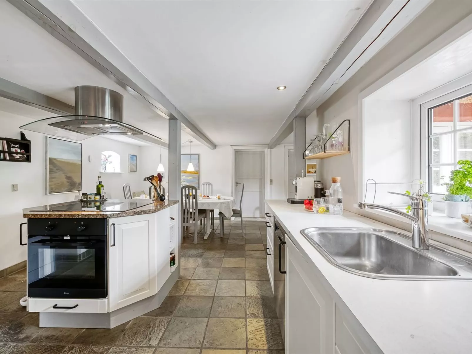 "Wiss" - 4.1km from the sea-Inside