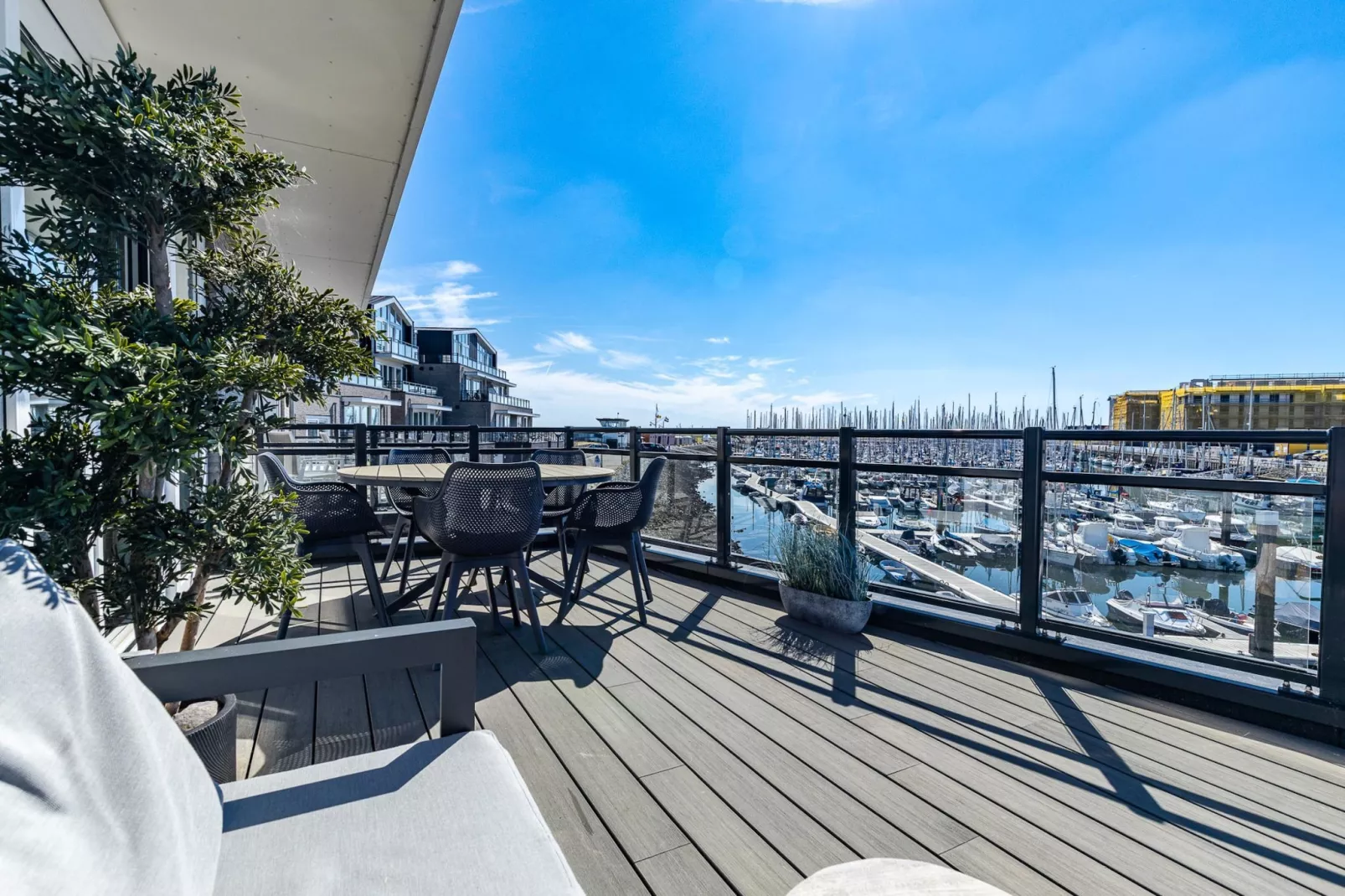 Luxe appartement Vista Maris 'Somaris' - Havenweg 8-50  Sint-Annaland-Aussicht Sommer