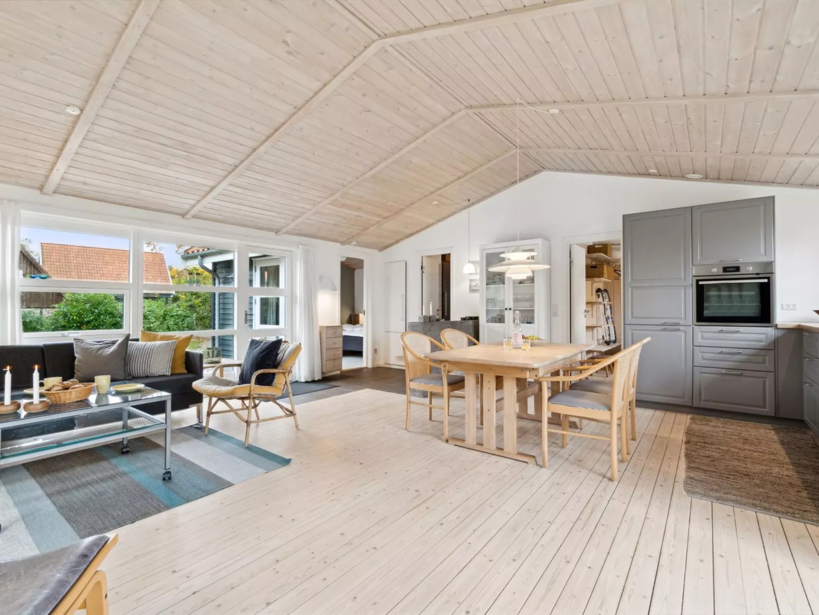 "Skyler" - 250m from the sea-Inside